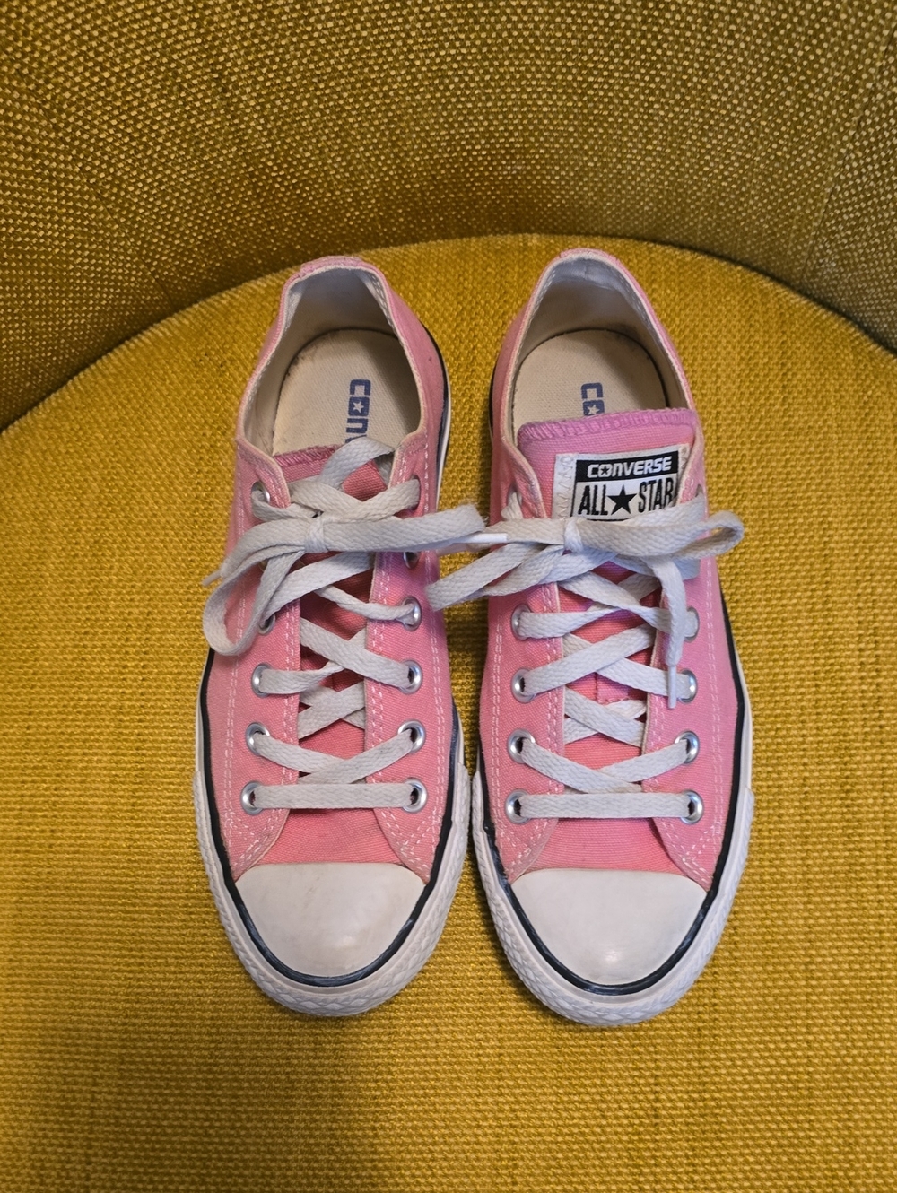 Classic Converse Chuck Taylor All Star Low Top sneakers in pink